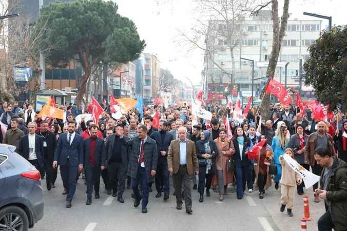 Şirin’den Derince’de miting gibi açılış