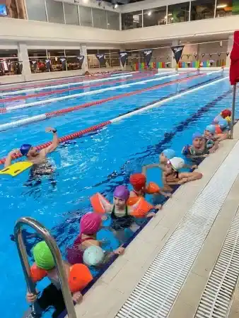 Derince'de yüzlerce sporcu yetişmeye devam ediyor 