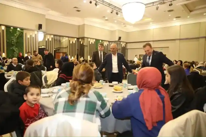 Başkan Söğüt, yetim ve öksüz çocuklarla iftar açtı