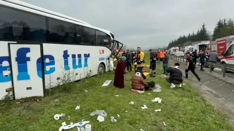 Efe Tur otobüsü kaza yaptı: 1'i ağır çok sayıda yaralı var