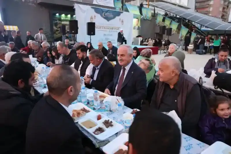 Derinceliler iftarda meydan'a sığmadı