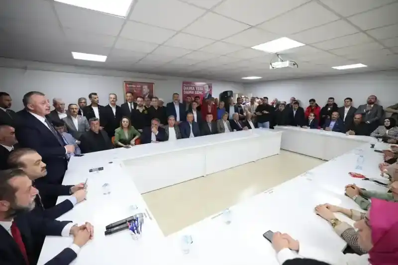 Büyükakın, AK Parti Derince teşkilatıyla bayramlaştı