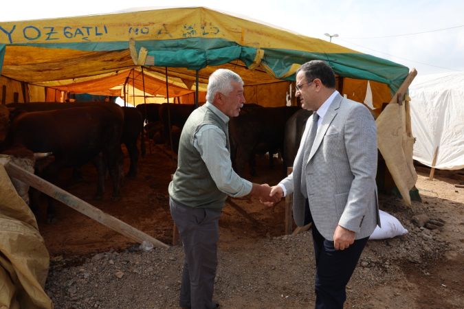 Başkan Gökçe, Kurban Pazarı’nı Gezdi