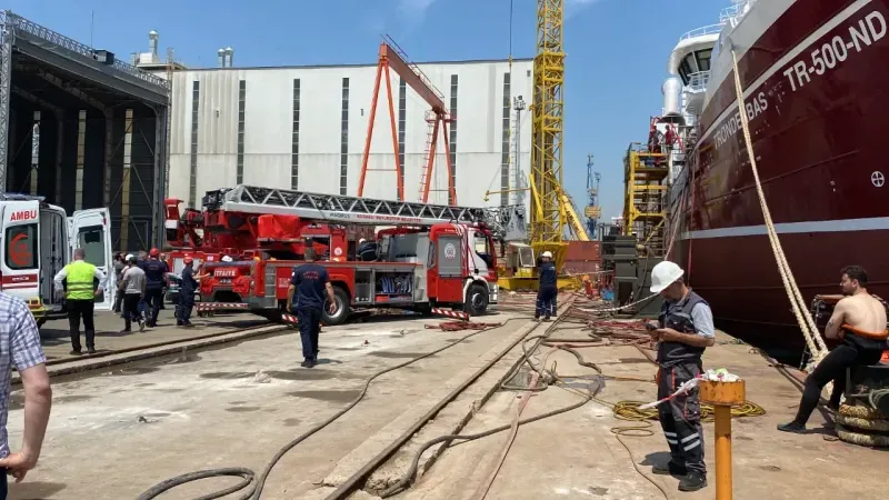  Gemide yangın çıktı, 4 işçi dumandan etkilendi