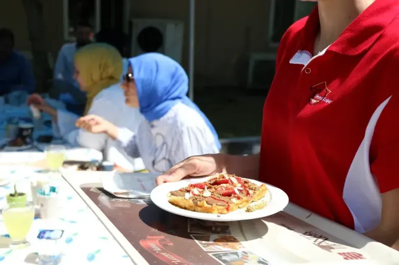 Beyaz Kalplerde waffle ile kahve günü