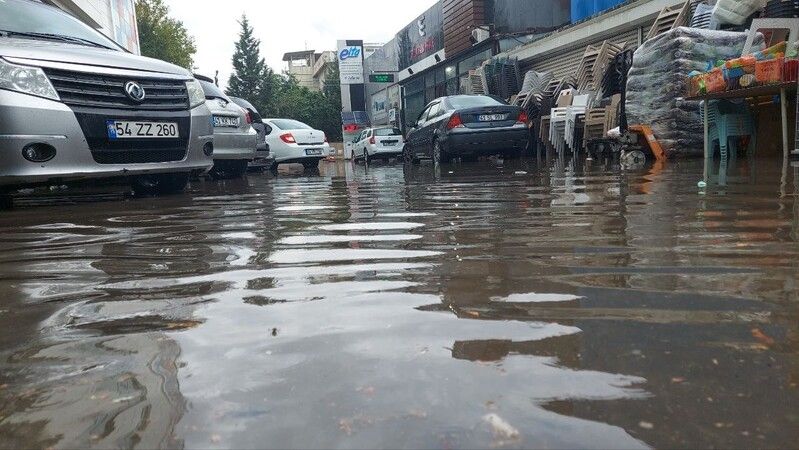 Kocaeli'de yollar nehre döndü