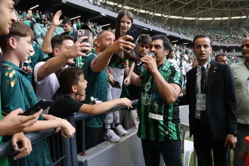 Şarkıcı Bayhan'dan Kocaelispor camiasına jest